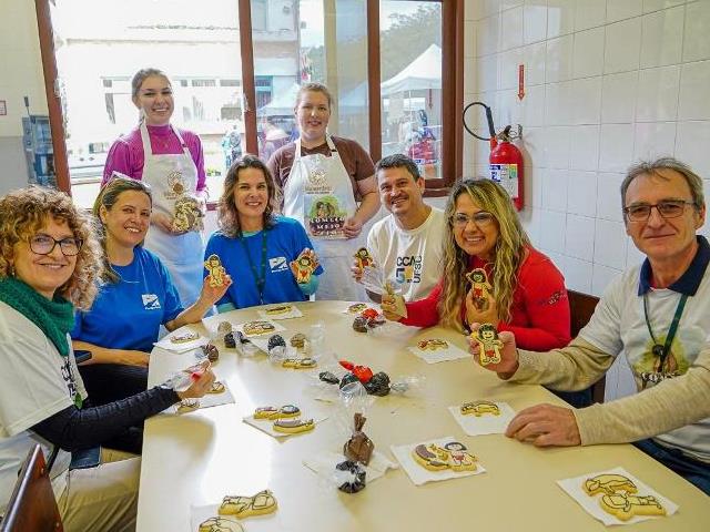 Leia mais sobre o artigo Educação em Solos encanta crianças com oficina de biscoitos inspirada no livro Começo, Meio e Fim: o Solo é Assim