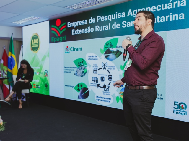 Leia mais sobre o artigo Pesquisador da Epagri/Ciram participa do 100° Encontro Nacional da Abracen