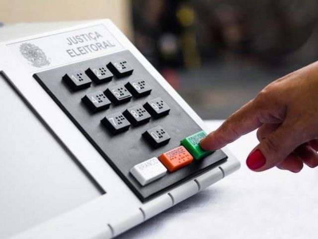Leia mais sobre o artigo Inicio de domingo de eleição com temporais isolados em SC, melhorando no decorrer do dia